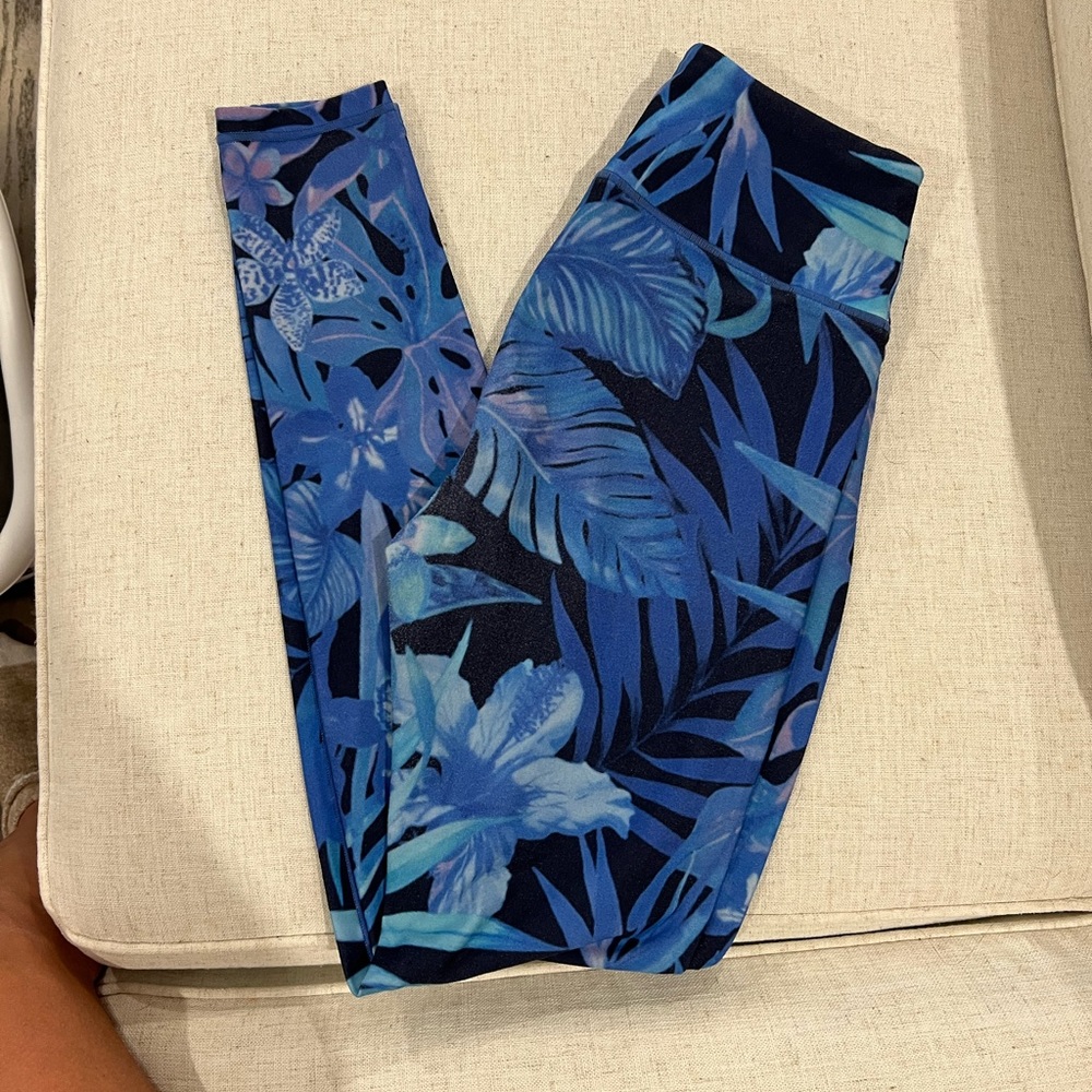 Gym shark leggings